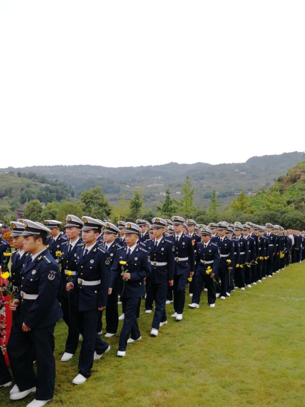 全国烈士纪念日 龙泉驿区在长松寺公墓烈士陵园举行公祭活动缅怀先烈